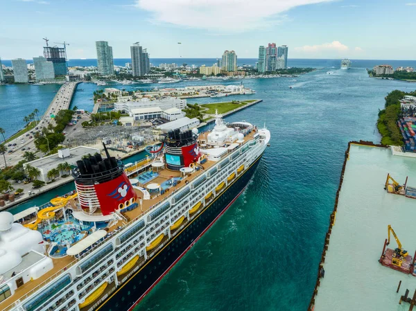 Miami Usa Juni 2023 Luchtfoto Disney Magic Cruiseschip Vertrekt Uit — Stockfoto