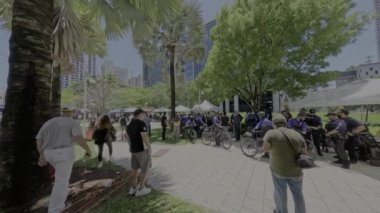 Miami, FL, ABD - 13 Haziran 2023: Donald Trump iddianamesi sırasında Miami polisinin Federal Adliyedeki stok videosu