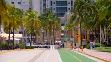 Miami Beach, FL, ABD - 22 Haziran 2023: Miami Sahili sıcak hava dalgası uyarısı sırasında