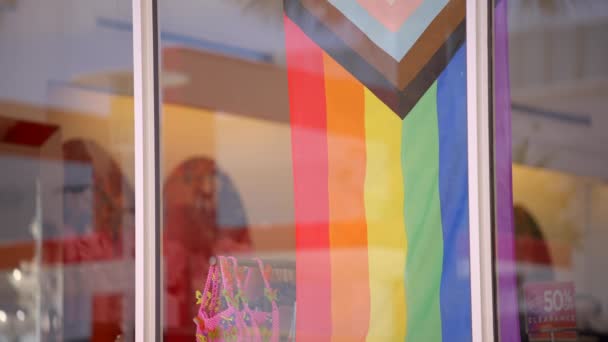 Duhová Vlajka Gay Hrdost Miami Beach Lincoln Silniční Obchody — Stock video