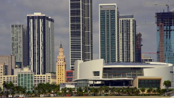 Vídeo Ação Downtown Miami View Freedom Tower Kaseya Center Circa — Vídeo de Stock