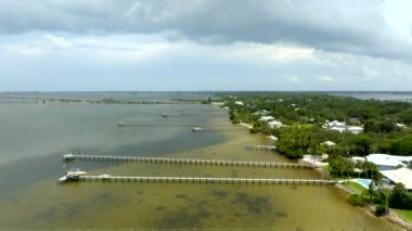 Seawall 'daki hava video evleri Stuart FL ABD' yi gösteriyor