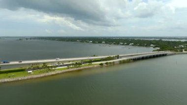 Hava aracı görüntüleri Ernest Lyons Köprüsü Jensen Sahili FL