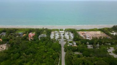 Hobe Sound Beach Florida 2023 dolaylarında. Hava aracı videosu