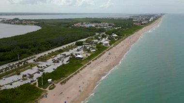 Hava turu görüntüleri Jensen Sahili FL USA 2023