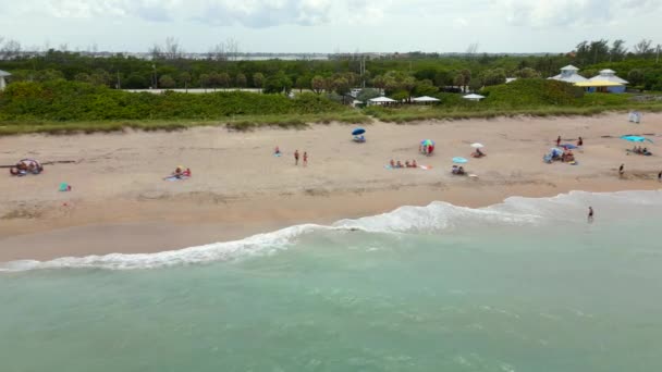 Turister Jensen Beach Hutchinson Island Stuart Florida 2023 — Stockvideo