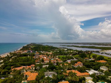 Palm Beach, FL, ABD - 23 Haziran 2023 İHA fotoğrafı Mar A Lago Palm Beach popüler tatil noktası Donald Trump