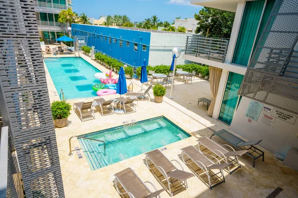 美国佛罗里达州迈阿密海滩 2023年6月29日 迈阿密海滩Z海洋酒店游泳池的照片 — 图库照片
