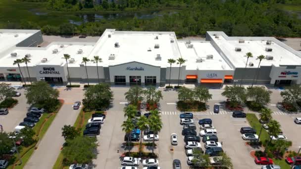 Aerial Lateral Motion Footage Pineapple Commons Shopping Plaza Stuart Florida — Stock Video