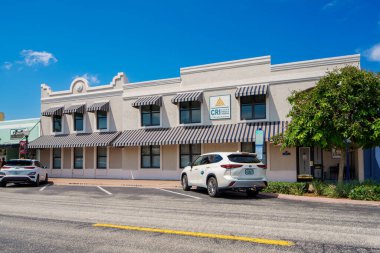 Stuart, FL, ABD - 1 Temmuz 2023: Flagler Avenue Stuart Florida 'daki dükkanların ve işyerlerinin fotoğrafı