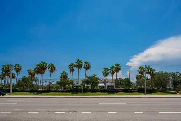 美国佛罗里达州斯图亚特 2023年7月1日 佛罗里达州斯图亚特菠萝公社Rk广场的照片 — 图库照片