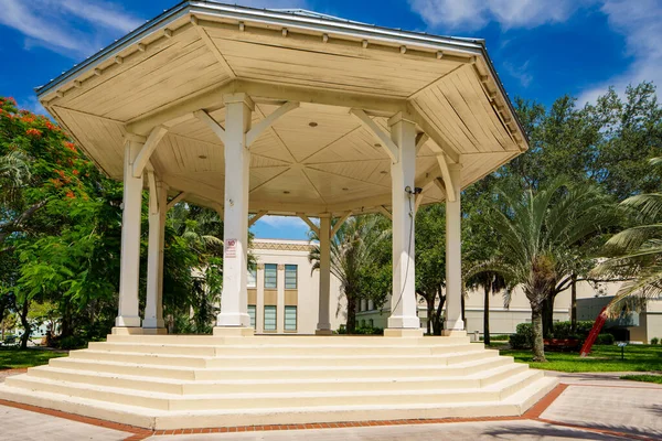 佛罗里达州斯图尔特市一个公园的历史建筑 — 图库照片