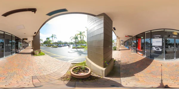 美国佛罗里达州戴维市 2023年7月13日 360张照片 照片上是One Sothebys在Tower Shops的房地产经纪公司 — 图库照片