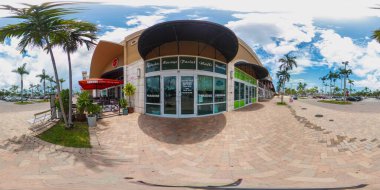 Hallandale, FL, ABD - 18 Temmuz 2023: 360 Paradise Nails 'in panoramik eşdörtgen fotoğrafı