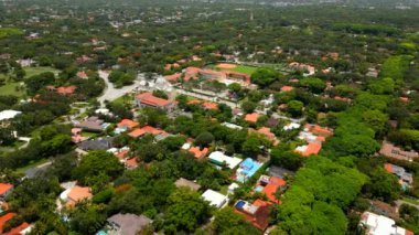 Miami havayolları St. Theresa özel Katolik Okulu 4k 2023 dolaylarında.