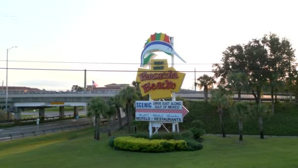 Воздушный Беспилотник Знак Приветствия Pensacola Beach Florida — стоковое видео