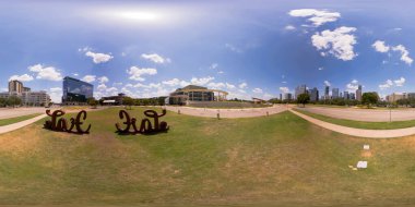 360 eşkenar dörtgen fotoğraf parkı. Austin Texas şehir merkezinde, Colorado Nehri kıyısında.