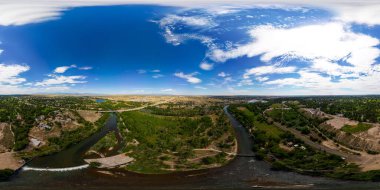 Hava aracı eşdörtgen fotoğraf City Park Pueblo Colorado USA ve Arkansas Nehri