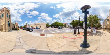 Pensacola, FL, ABD - 21 Temmuz 2023: 360 St. Michael Başmelek Bazilikası