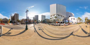New Orleans, LA, ABD - 22 Temmuz 2023: 360 eşkenar dörtgen fotoğraf Canal Street Downtown New Orleans