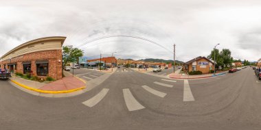 Salida, CO, ABD - 27 Temmuz 2023 eşkenar dörtgen panorama Su Casa Mobilya Dükkanı Salida Colorado