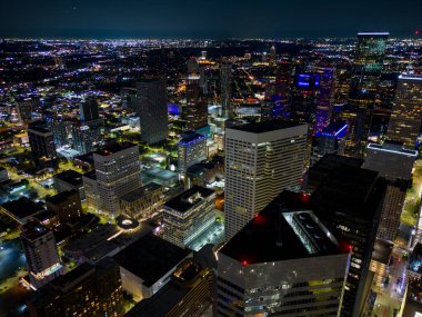 Houston şehir merkezindeki hava gece fotoğrafı Temmuz 2023 dolaylarında.