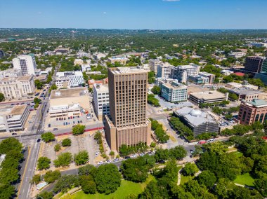Austin TX USA şehir merkezindeki hava fotoğrafçılık kuleleri.