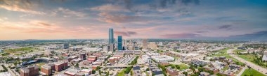 Frankfurt şehrinin havadan panoramik görüntüsü. Almanya 'da günbatımında ana haber.