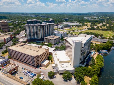 Austin, TX, ABD - 24 Temmuz 2023: Hava fotoğrafı Hyatt Regency Hotel Austin