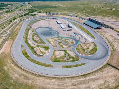 Fountain, CO, ABD - 26 Temmuz 2023: Hava fotoğrafı Pikes Peak International Raceway