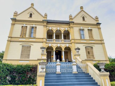Galveston, TX, ABD - 23 Temmuz 2023: Galveston Beach Texas 'taki tarihi evler