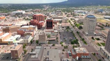 Colorado Springs şehir merkezindeki hava aracı görüntüleri.