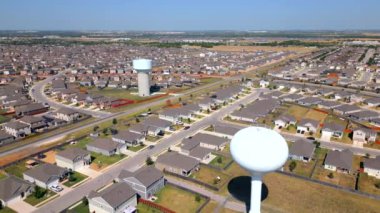 Manor Texas ABD 'deki yeni bir mahallenin hava video turu