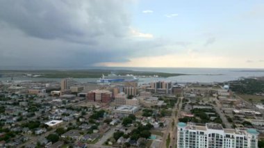 Fırtınalı bulutlu Galveston Limanı havacılık çekim alanı