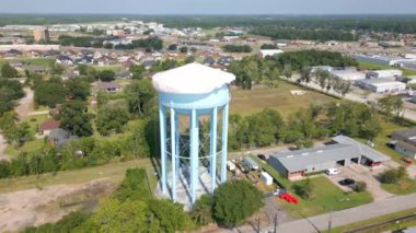Hava yörüngesi Beaumont Texas su kulesi onarım ve yeniden boyama sırasında