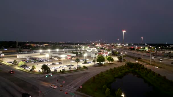 Nachtwache Video Autohäuser Houston Texas Auf Der Interstate I45 — Stockvideo