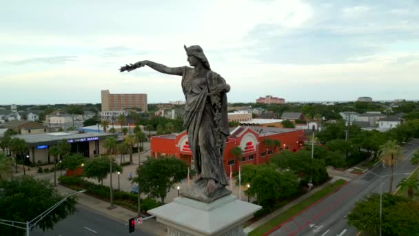 Aerial Video Orbit Texas Heroes Monument Galveston Broadway Avenue — Stock videók