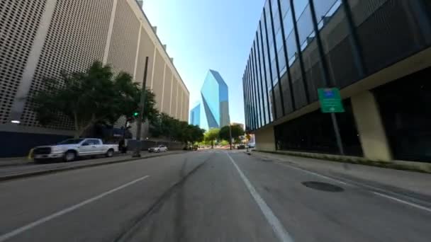Materiał Filmowy Zbliżający Się Fountain Place Dallas Texas — Wideo stockowe