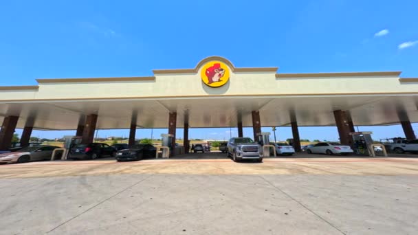 Bucees Mega Gasolinera Denton Texas — Vídeo de stock