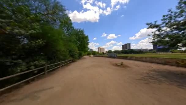 德州奥斯汀公园的慢跑坡夏天的热浪 — 图库视频影像