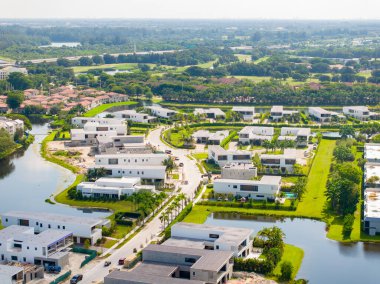 Weston Florida 'daki havadan çekilmiş lüks fotoğraf evleri Ağustos 2023 dolaylarında.