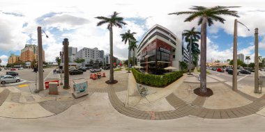 Fort Lauderdale, FL, ABD - 25 Ağustos 2023: Şehir merkezi Fort Lauderdale 360 eşkenar dörtgen fotoğraf evi Mortons Et Evi