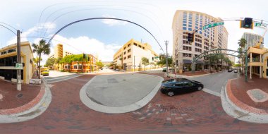 Fort Lauderdale, FL, ABD - 25 Ağustos 2023: şehir merkezi Fort Lauderdale 360 eşdörtgen fotoğraf Riverfront Circle