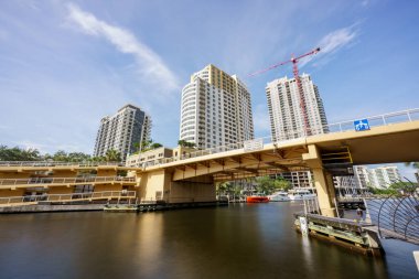 New River Fort Lauderdale FL üzerindeki Draw Köprüsü kapatıldı.