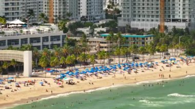 Fort Lauderdale Plaj İşçi Bayramı 2023 'te yavaş hava akımı insanları vurdu.