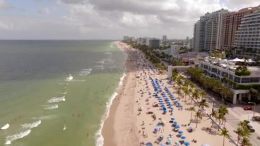 Fort Lauderdale Plajı 'nda hava turu FL İşçi Bayramı Hafta Sonu 4k 2023