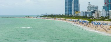 Miami Beach, FL, ABD - 3 Eylül 2023: İHA panorama Miami Plajı İşçi Bayramı