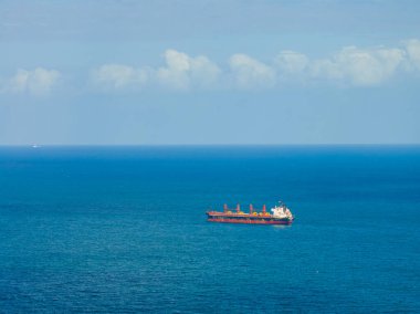 Florida açıklarında bir petrol tankı gemisi. Fort Lauderdale açıklarında hava telefoto dronu ile vurulmuş.