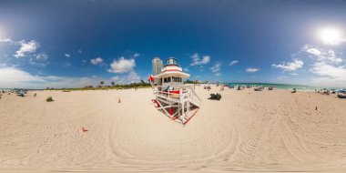 Miami Beach, FL, ABD - 3 Eylül 2023: Miami Sahil Cankurtaran Kulesi Pazar Hafta Sonu 2023