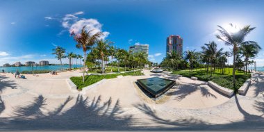 Miami Beach, FL, ABD - 3 Eylül 2023: South Pointe Park Güney Sahili Çeşmeleri